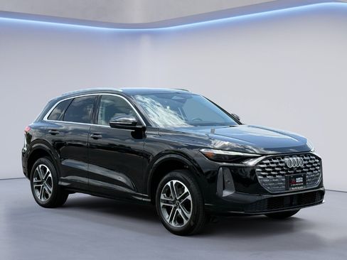 Used 2025 Audi Q5 Premium w/ Convenience Package AWD/4WD image 4