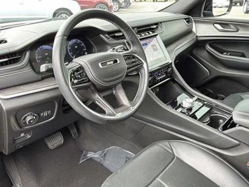 Used 2022 Jeep Grand Cherokee Overland AWD/4WD image 17