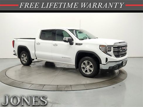 Used 2025 GMC Sierra 1500 SLT image 1