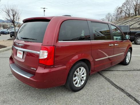 Used 2016 Chrysler Town & Country Limited Platinum image 4