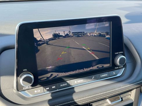 Used 2025 Nissan Rogue SV image 25