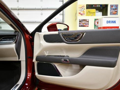 Used 2019 Lincoln Continental Select w/ Continental Climate Package image 43