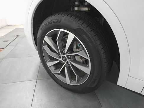 Used 2024 Audi Q5 2.0T Premium w/ Convenience Package image 29