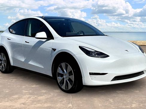 Used 2023 Tesla Model Y Long Range AWD/4WD image 3