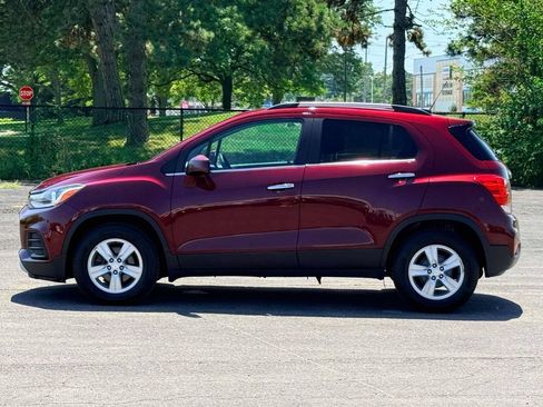 Used 2017 Chevrolet Trax LT w/ LT Convenience Package FWD image 8