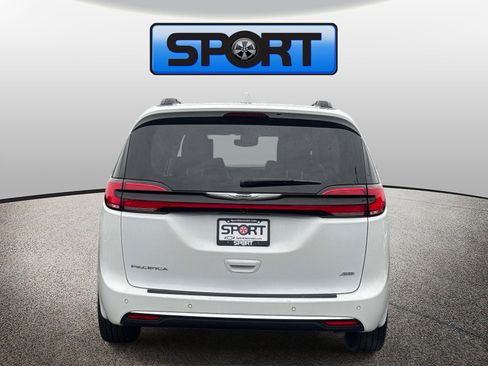 Used 2022 Chrysler Pacifica Touring-L w/ Uconnect Theater Family Group AWD/4WD image 25