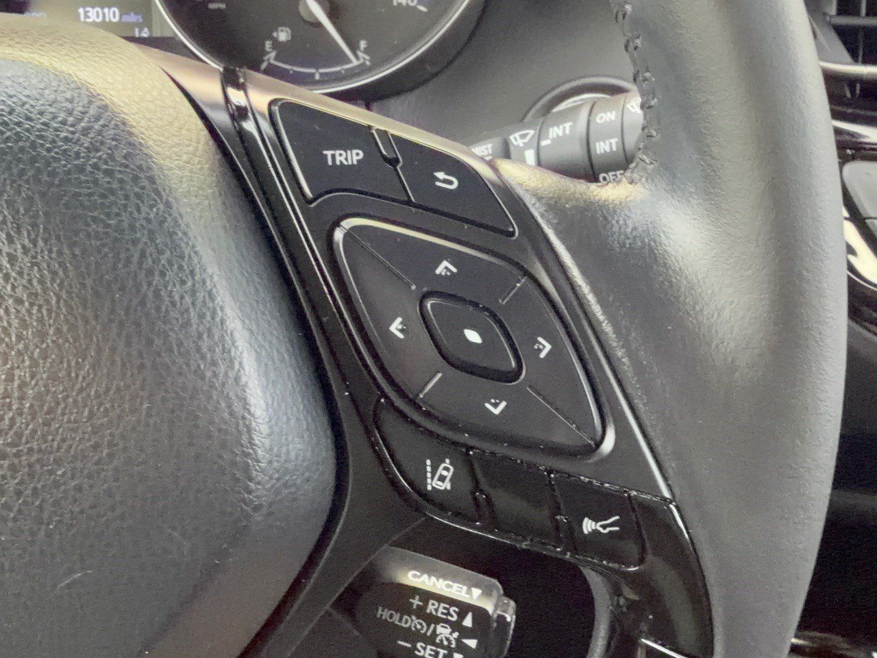 Used 2022 Toyota C-HR XLE FWD image 19