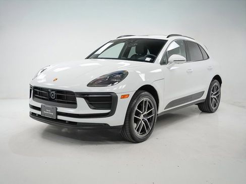 Used 2025 Porsche Macan AWD/4WD image 1