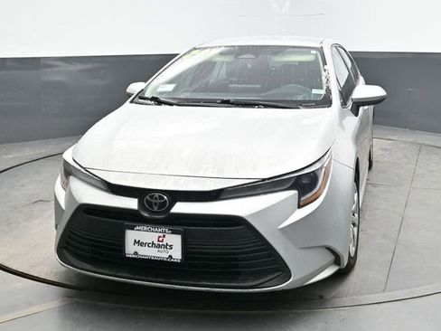 Used 2023 Toyota Corolla LE FWD image 2