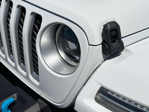 Used 2023 Jeep Wrangler Sahara w/ Cold Weather Group image 9