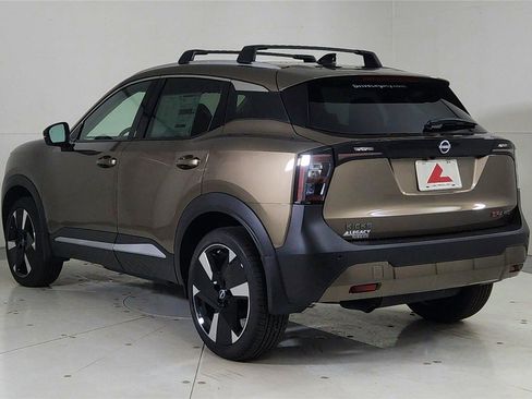 New 2026 Nissan Kicks SR w/ Cold Weather Package image 5