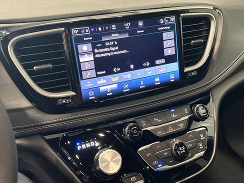 New 2027 Chrysler Pacifica Select FWD image 19