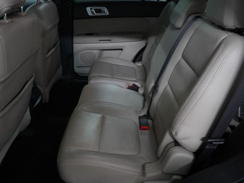 Used 2015 Ford Explorer XLT w/ Equipment Group 202B FWD image 30
