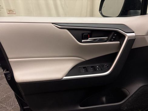 Used 2020 Toyota RAV4 XLE Premium image 10
