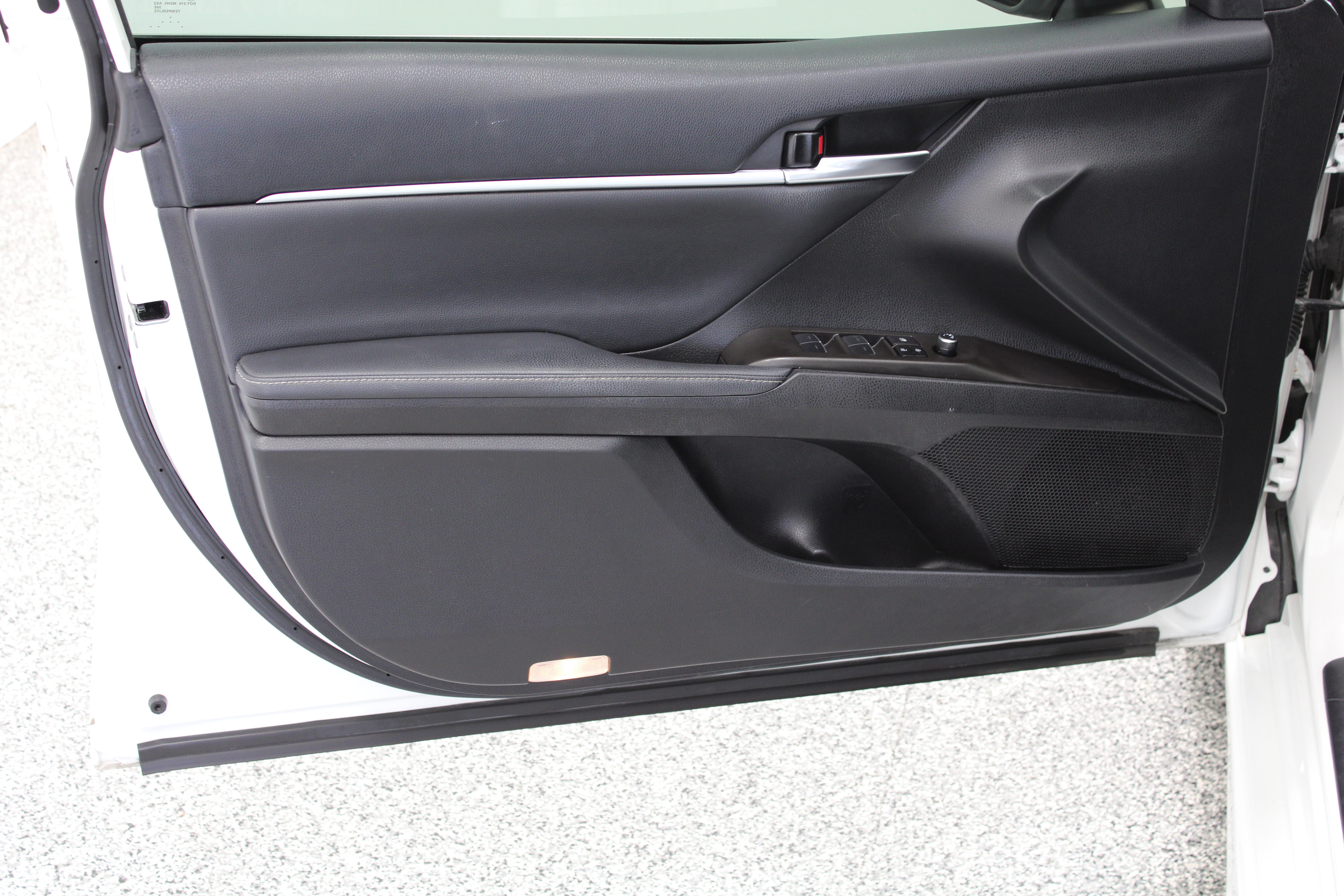 Used 2023 Toyota Camry XSE FWD image 12