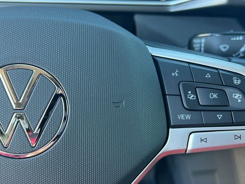 New 2026 Volkswagen Taos SE image 20