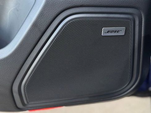 Certified 2025 Porsche Macan AWD/4WD image 15