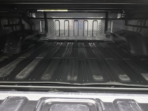 Used 2023 Jeep Gladiator Sport AWD/4WD image 5