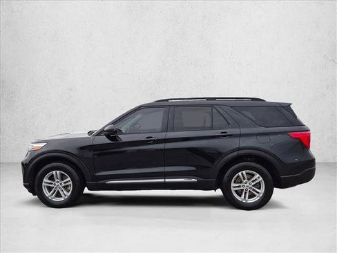 Used 2021 Ford Explorer XLT w/ Equipment Group 202A AWD/4WD image 7