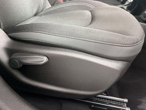 Used 2022 Jeep Renegade Altitude w/ Convenience Group AWD/4WD image 6