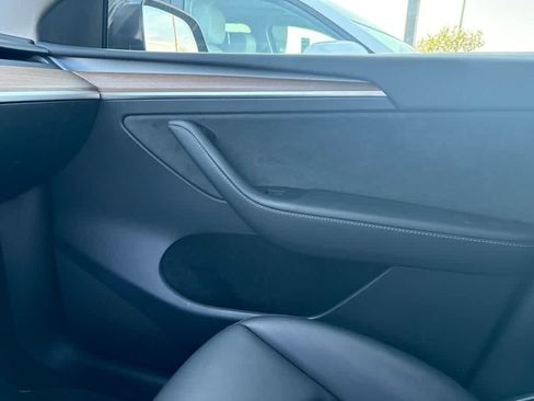 Used 2024 Tesla Model Y Performance AWD/4WD image 10