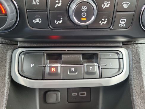 Used 2023 GMC Acadia SLE w/ Driver Convenience Package FWD image 23