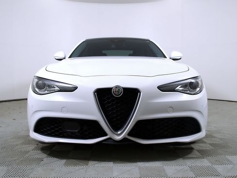 Used 2017 Alfa Romeo Giulia Ti w/ TI 19" Sport Package RWD image 5