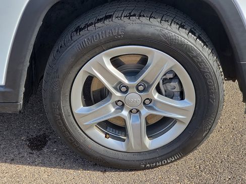 Used 2024 Jeep Compass Latitude image 7