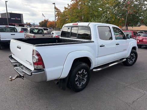 Used 2015 Toyota Tacoma PreRunner w/ SR5 Package image 4