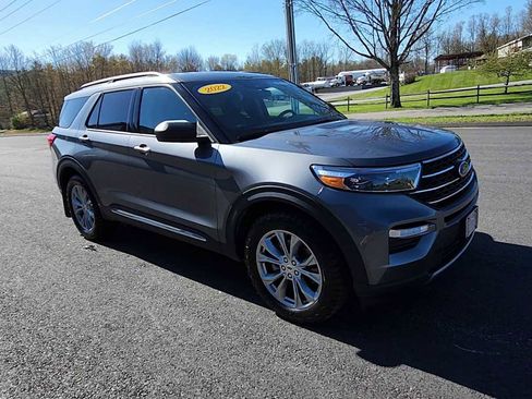 Used 2022 Ford Explorer XLT w/ Equipment Group 202A AWD/4WD image 2
