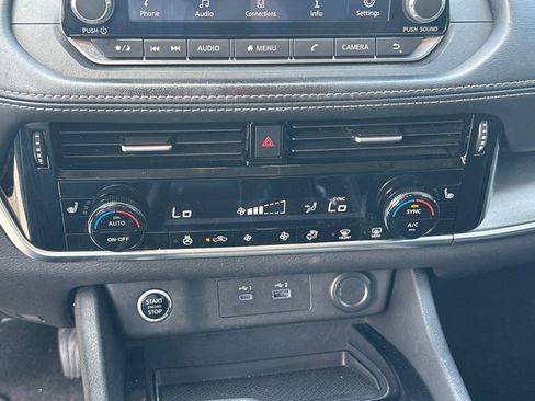 Used 2021 Nissan Rogue SV w/ Premium Package image 30