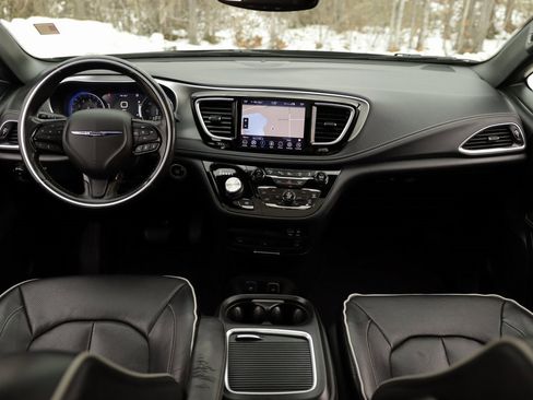 Used 2020 Chrysler Pacifica Limited w/ Advanced Safetytec Group image 21