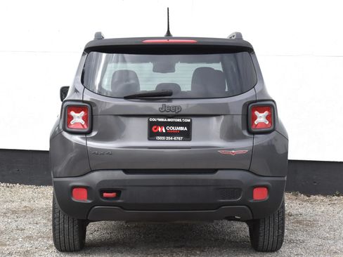 Used 2016 Jeep Renegade Trailhawk w/ Premium Trailhawk Package AWD/4WD image 39