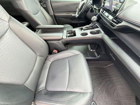 Used 2022 Toyota Sienna XSE FWD image 36