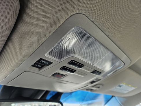 Used 2016 Toyota Avalon Limited image 12