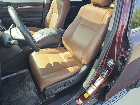 Used 2019 Toyota Highlander Limited Platinum AWD/4WD image 6