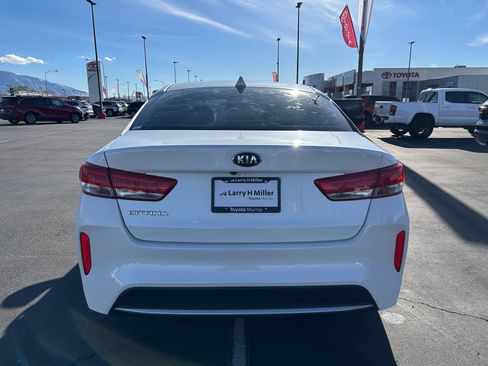 Used 2017 Kia Optima Premium image 4