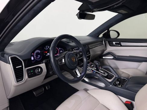 Certified 2023 Porsche Cayenne Turbo AWD/4WD image 4