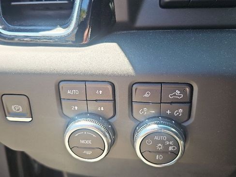Used 2023 GMC Sierra 1500 Denali w/ Technology Package AWD/4WD image 11
