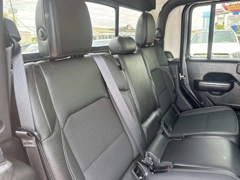Used 2023 Jeep Gladiator Sport AWD/4WD image 11
