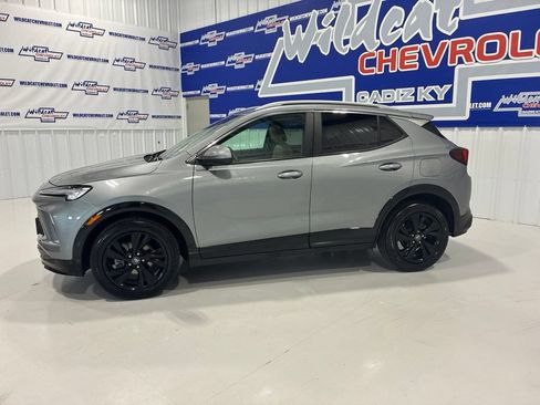 Used 2024 Buick Encore GX Sport Touring FWD image 3