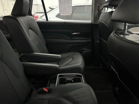 Used 2024 Toyota Grand Highlander Platinum image 9