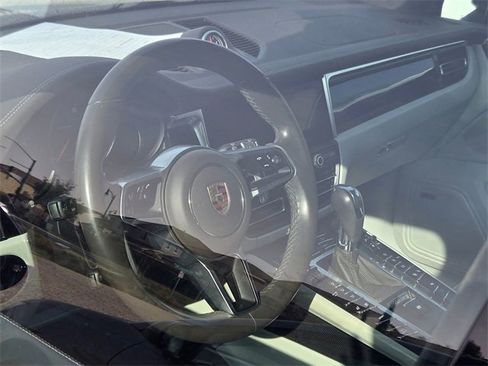 Used 2020 Porsche Macan image 7