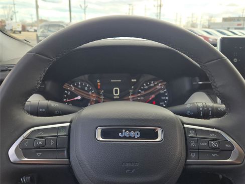 Certified 2025 Jeep Compass Limited image 36