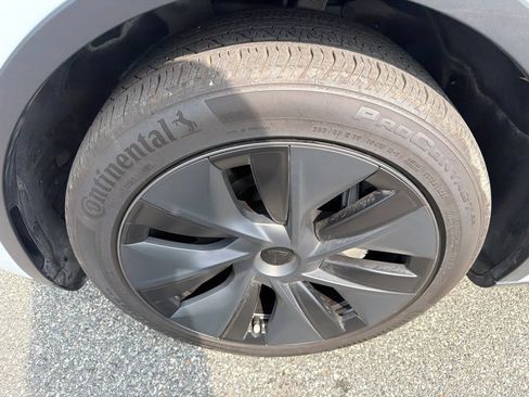 Used 2025 Tesla Model Y Long Range RWD image 10