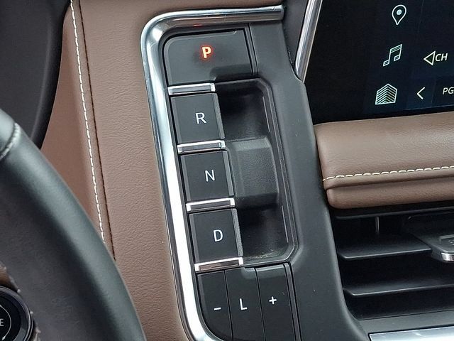 Certified 2023 Chevrolet Tahoe High Country AWD/4WD image 13
