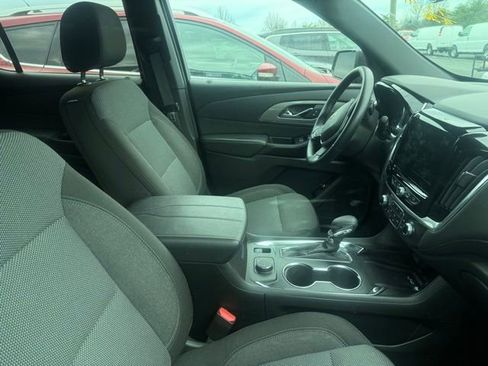 Used 2023 Chevrolet Traverse LT image 4