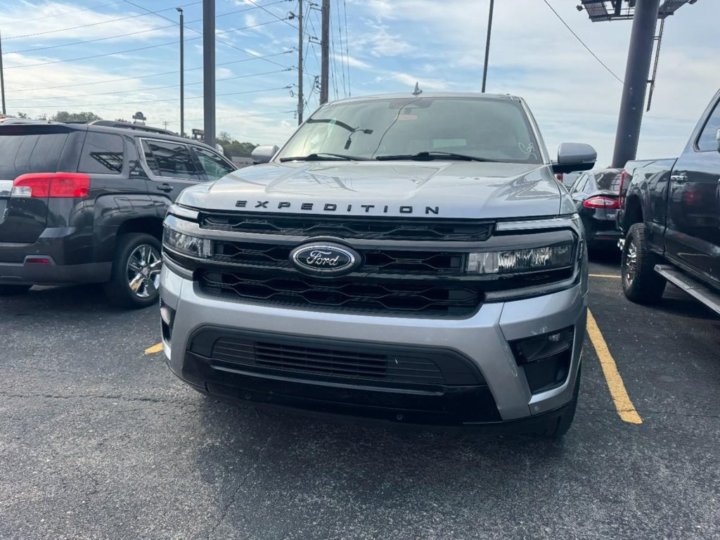 Used 2024 Ford Expedition Limited AWD/4WD image 6