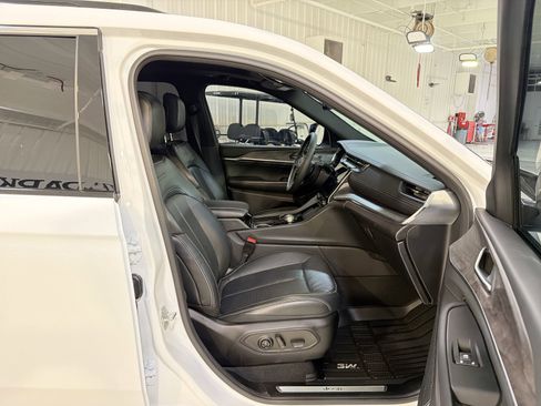 Used 2025 Jeep Grand Cherokee L Overland AWD/4WD image 30