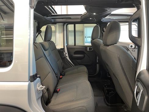 Used 2024 Jeep Wrangler Unlimited Sport image 18